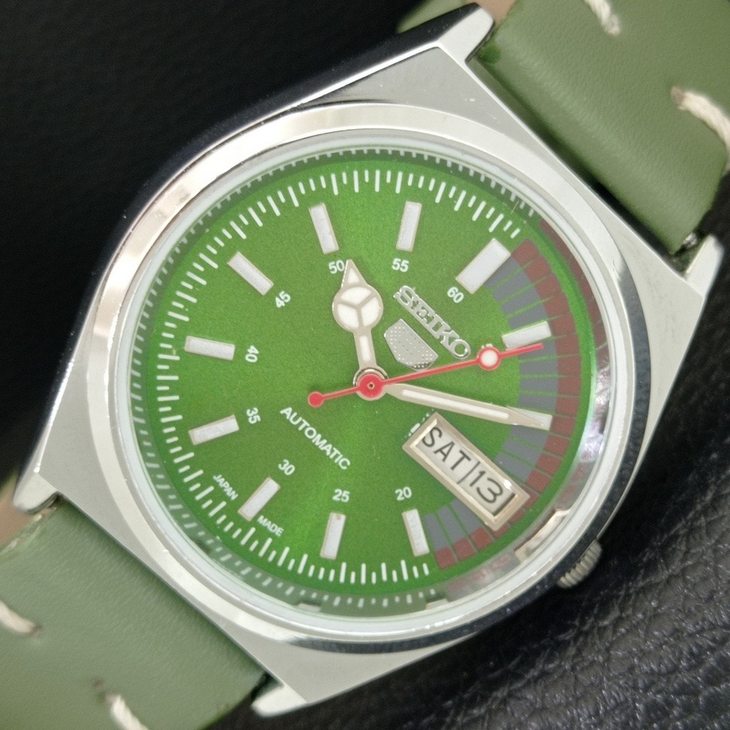 Vintage 1989 Seiko Automatic Mens Silver Watch WDaydate  Silver Accents